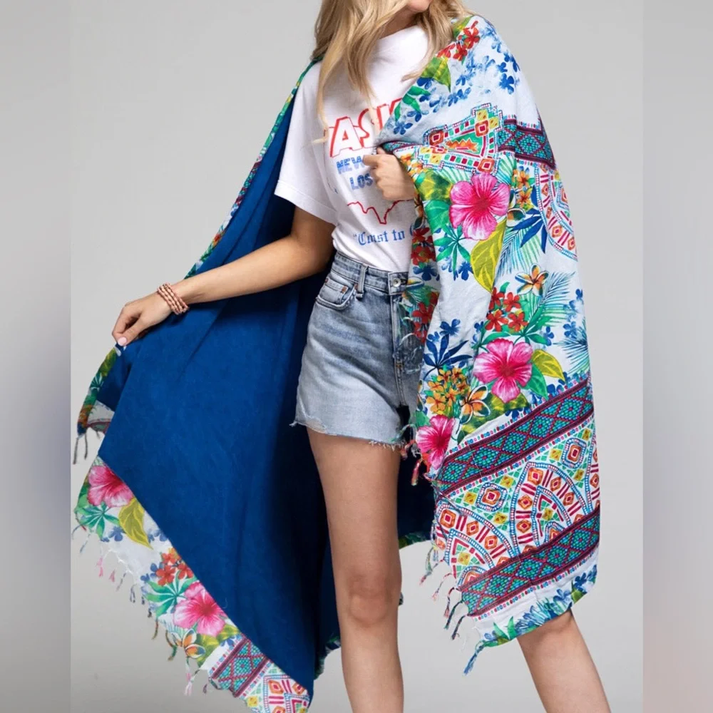 Ruggine Luxury Flower Print Towel NWT